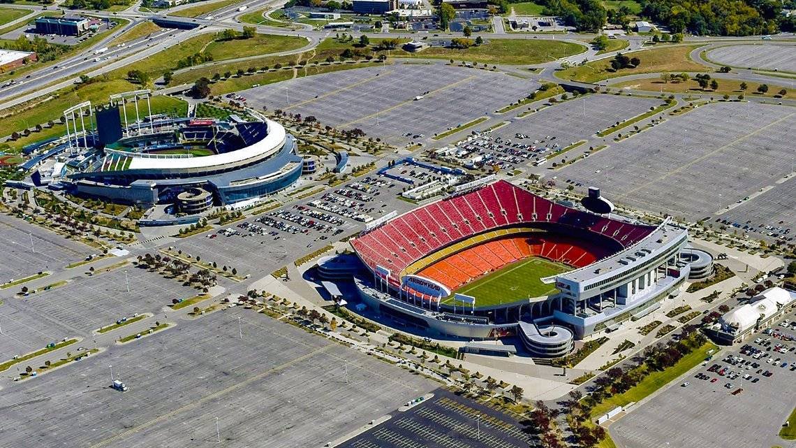 lowe_fi's tweet photo. Reality Check: Overland Park's $65M Prairiefire STAR bond project defaulted. Now, Kansas considers $2-3B in STAR bonds for new Chiefs/Royals stadiums. Can it pay off? #KCStar #RealityCheck https://t.co/lPAQDbh2Dt https://t.co/qtzqPrOJyy