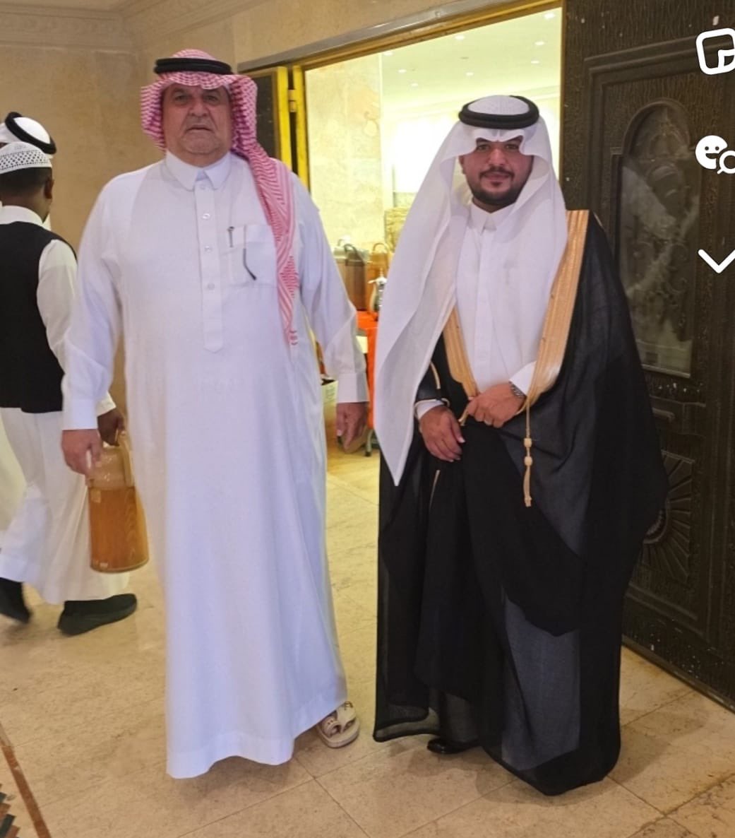 العريس سلطان يوسف سنيور 
مع الاستاذ عبدالرحمن عبدالله العلي 💐
