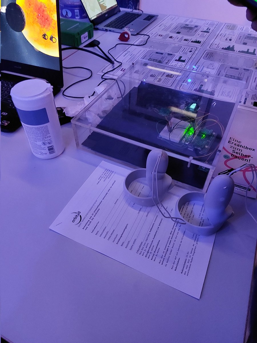 orbitall1's tweet photo. Wir sind heute im #DLR #Berlin bei der langen Nacht der Wissenschaften @LNDWBerlin im #dlr_school_lab mit unserem VR Angebot, dem #Astronauten Test und Hologrammaufsatz basteln. https://t.co/Yea8Wd4ObK