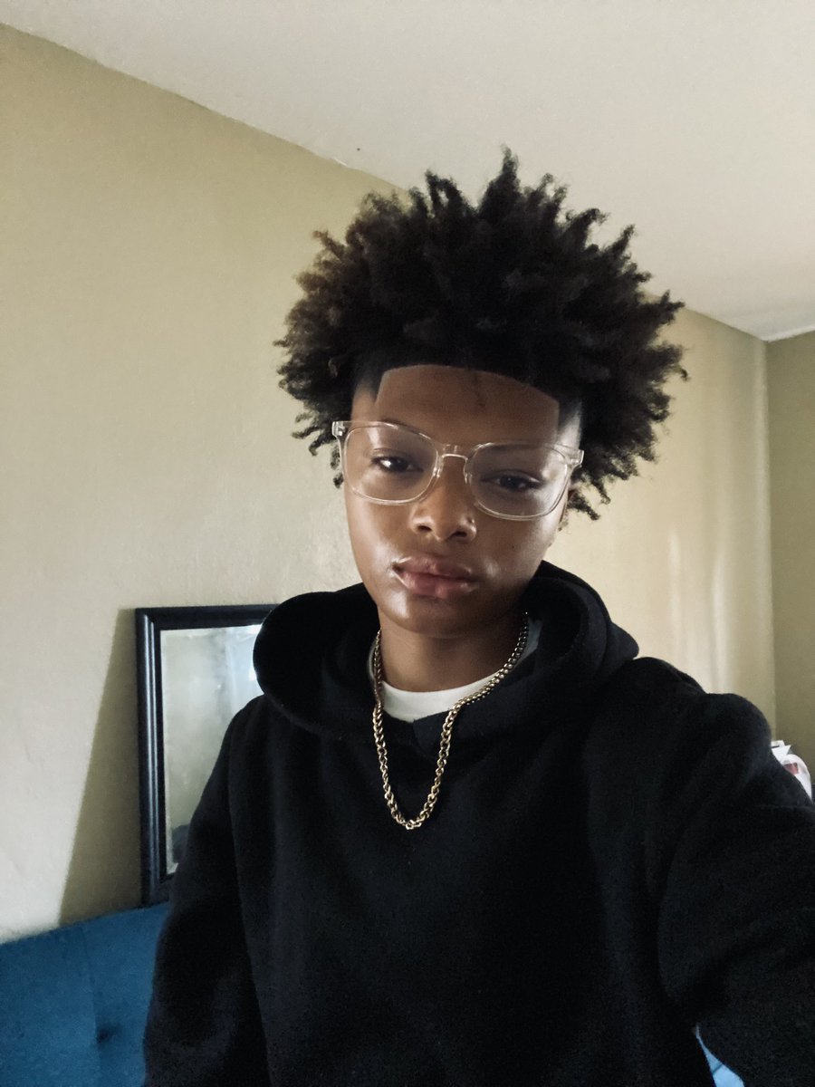c3ang311's tweet photo. Hey y’all, long time no see🙄 how y’all feel about these glasses doe ? https://t.co/ZPvRvMBnlN
