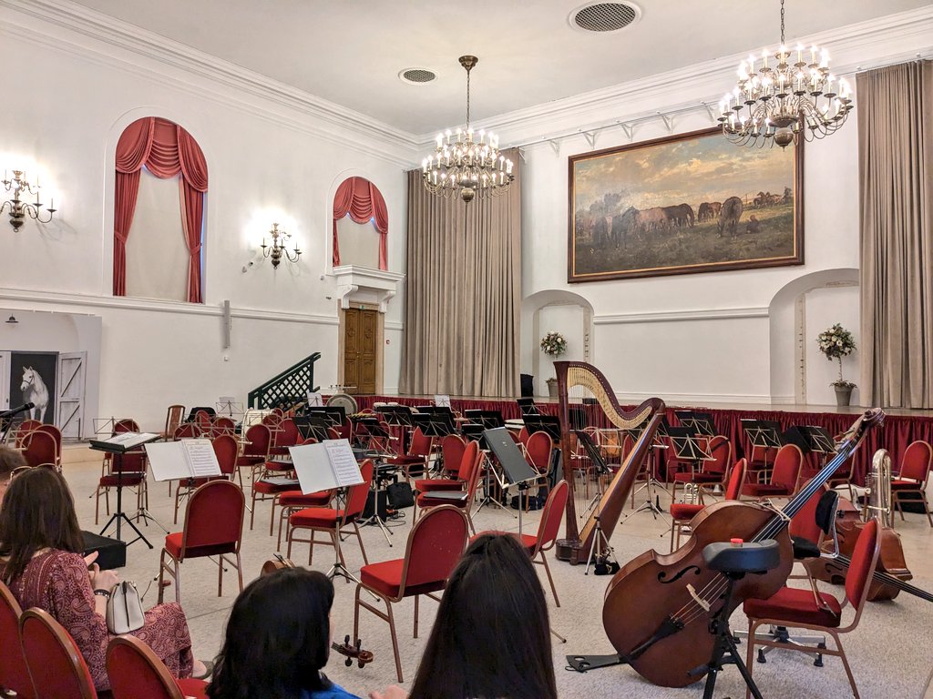 habosvilla's tweet image. Az idei Múzeumok éjszakája kifejezetten jól telt. Egyik helyre sem volt amúgy belépő... Fóton hallhattunk operaáriákat és Németh Kálmán emlékházában tárlatvezetést. Gödöllőn pedig Duna Szimfonikus Zenekart, Urban Verbunkot és kórust a kastélykápolnában. #MúzeumokÉjszakája #múzéj