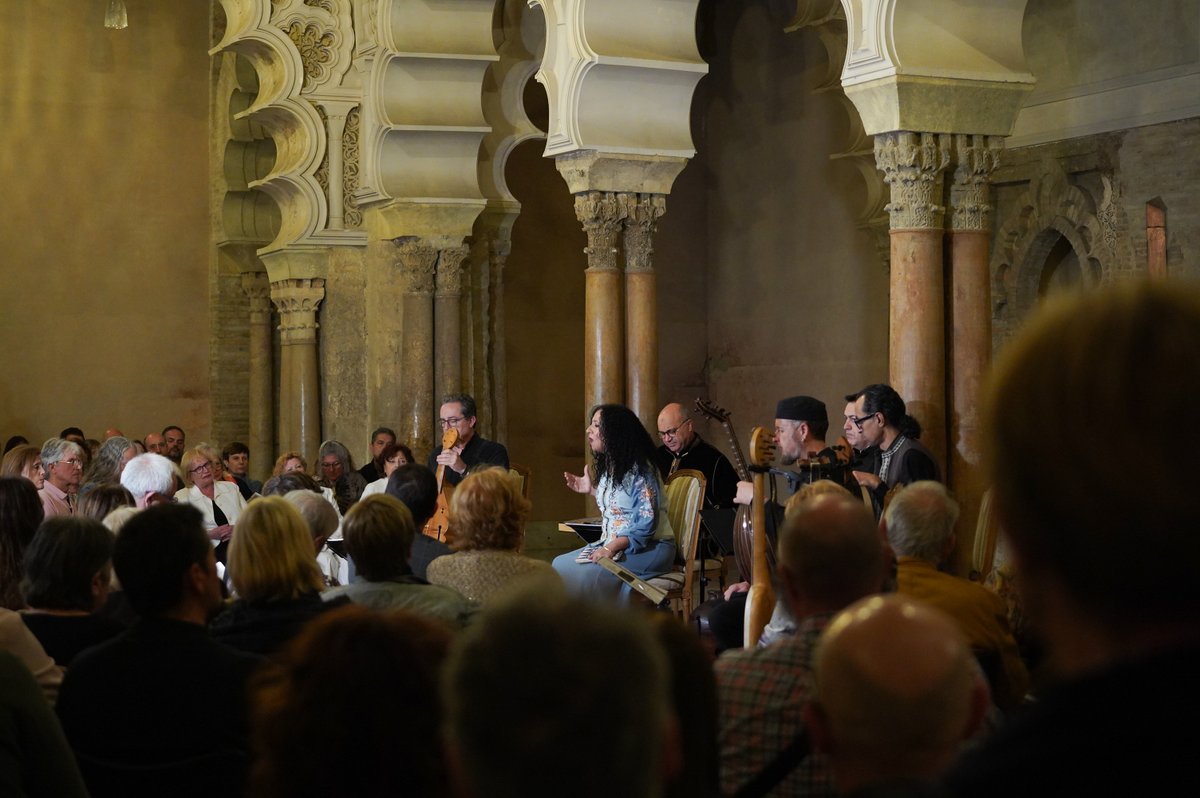 laaljaferia's tweet photo. ✨🎶 ¡Comienza el #FestivalManlor en la #Aljafería! 🎶✨
🌙🏰 El palacio vibra con la música de @CDMinistrers &amp; Carles Magraner.

¡Gracias por formar parte de esta noche única!

📋 https://t.co/XXPN2xSEcm https://t.co/rGJVb0kpYR