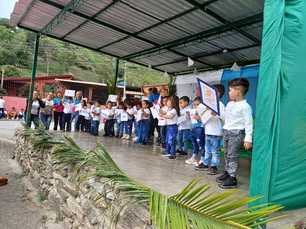 Cierre de proyecto de la sección B " La Magia de los Valores 
Ponencia a los padres  por la Psicólogo Mercy Gomez sobre los valores . Dramatización" la isla de los sentímientos , baile, reflexiones y  compartir.
📷 *Institución: C.E.I Rosaira Rangel .