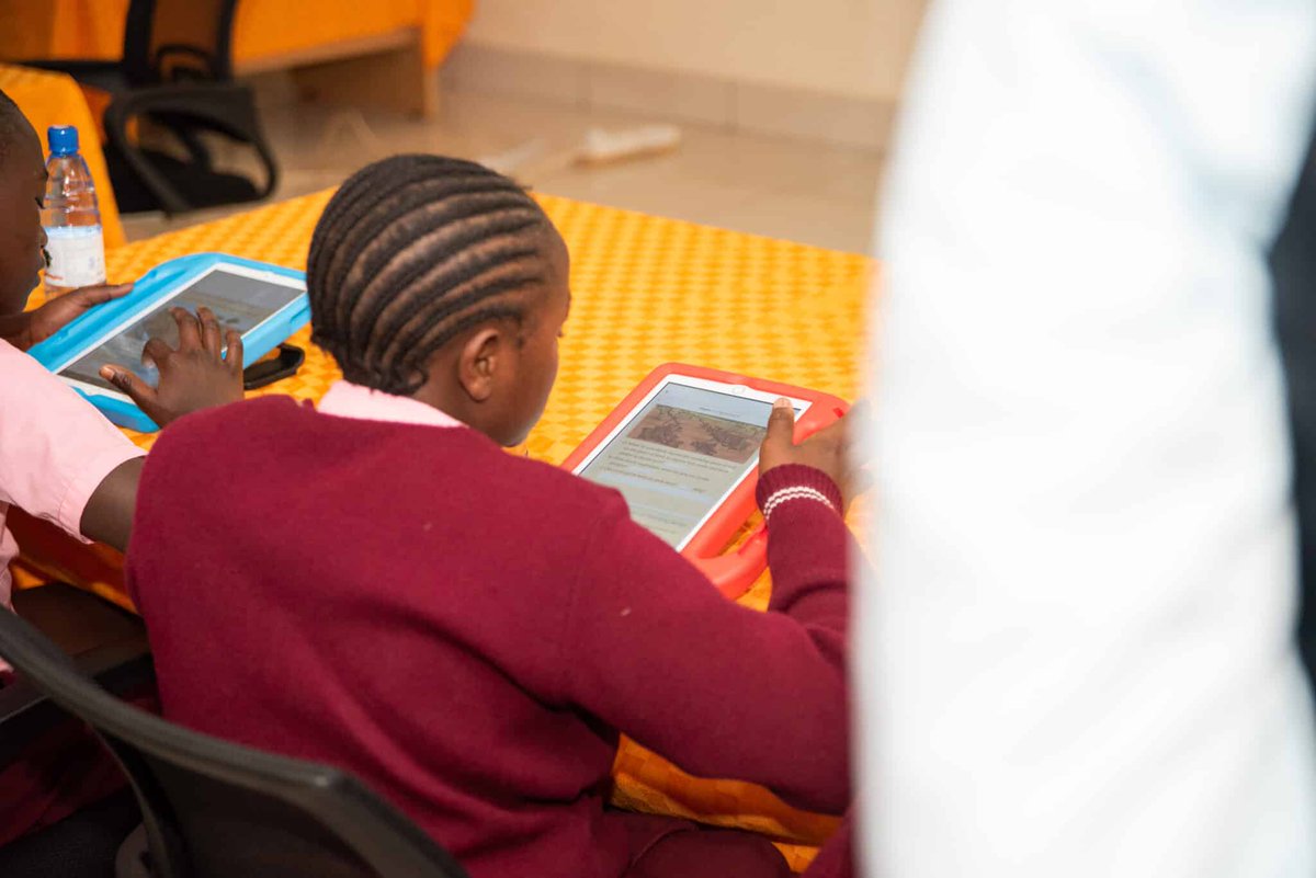 ktradiorw's tweet image. 🚨#EdTechMonday🚨

Ikiganiro #EdTechMonday gikorwa ku bufatanye na Mastercard Foundation kikagaruka ku iterambere mu burezi bushingiye ku ikoranabuhanga, igice cyo muri uku kwezi kwa Kamena, kuwa Mbere tariki 24 kizagaruka ku &quot;Kwinjiza mu Burezi ikoranabuhanga rifasha kwiga…