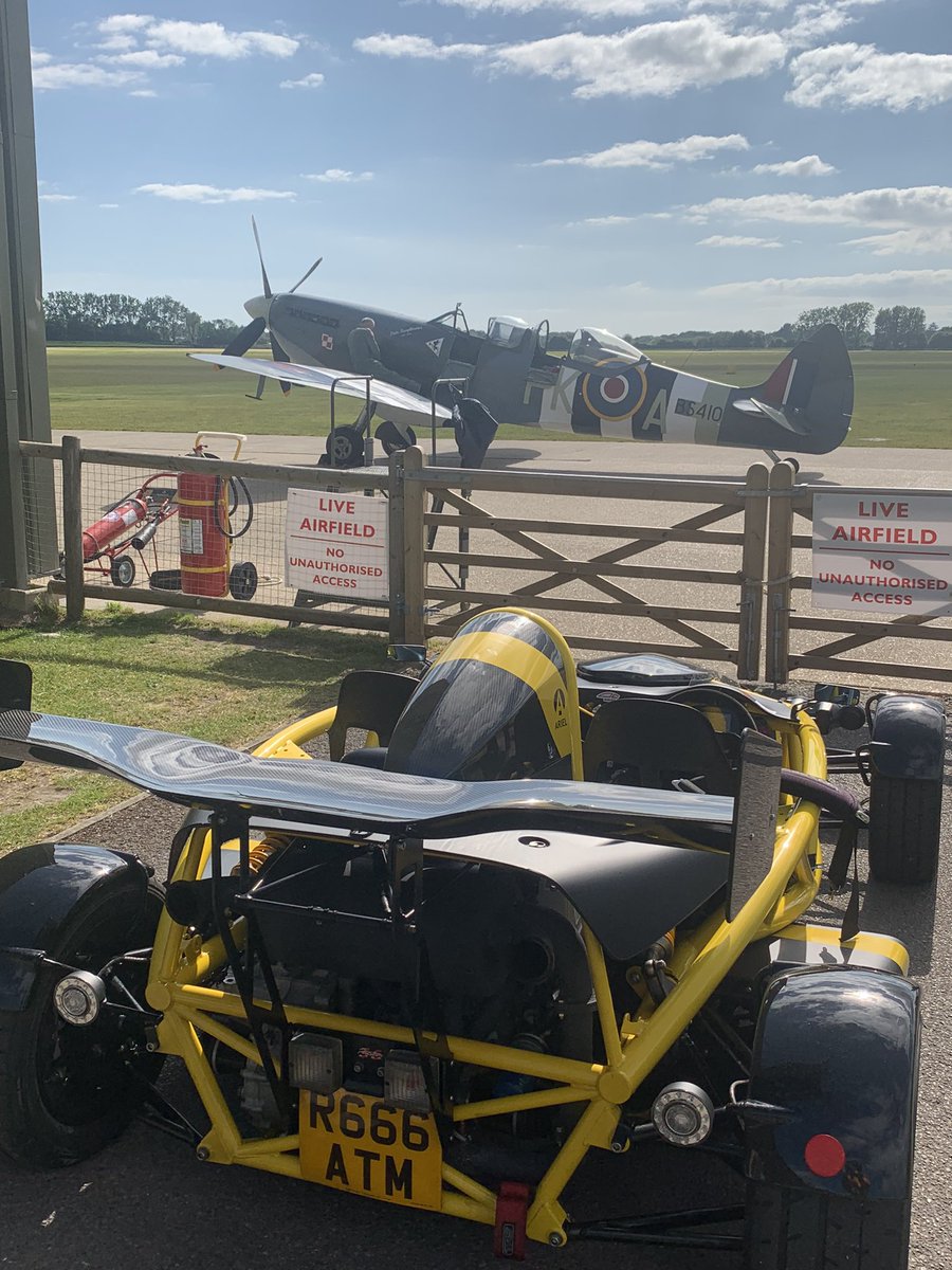 Two great British bantam weights, both punch well above their weight! <a href="/GoodwoodRRC/">Goodwood Road & Racing</a> <a href="/ArielMotorCo/">Ariel Motor Company</a>  #Spitfire #BananAtom #SeriousFun