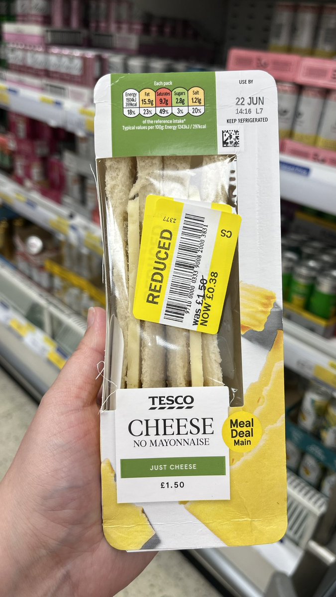 DameAmy's tweet photo. I found a Gareth Southgate sandwich today. https://t.co/eOred7tAUu