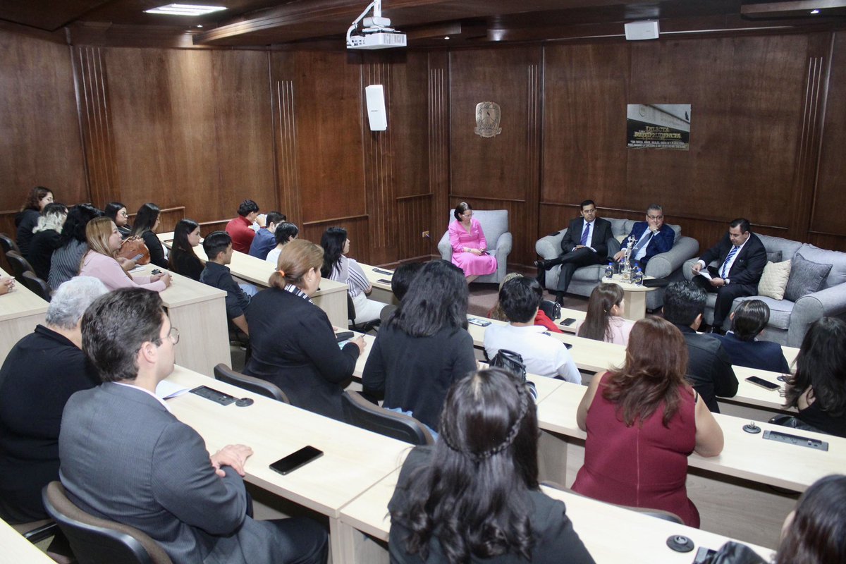 notaria122coah's tweet photo. Participa el Notario Alfonso Yáñez Arreola, en Conversatorio de Derecho Notarial “Retos y desafíos” en el Congreso Internacional de Derecho. #NotarioDelPueblo https://t.co/C2Oy6mw5h1