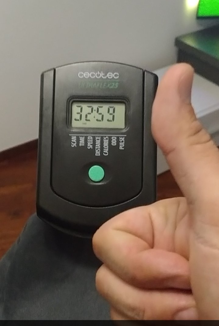 20 días ya del #retoalotuyo de <a href="/alotuyo_/">alotuyo | comunidad</a>; hoy ha tocado subirse a la bici de spinning en casa a las 22:15, porque tuve que estar fuera todo el día sin poder hacer ejercicio, pero el hábito de moverse un poco todos los días tira mucho y me habría sentido mal no haciéndolo.