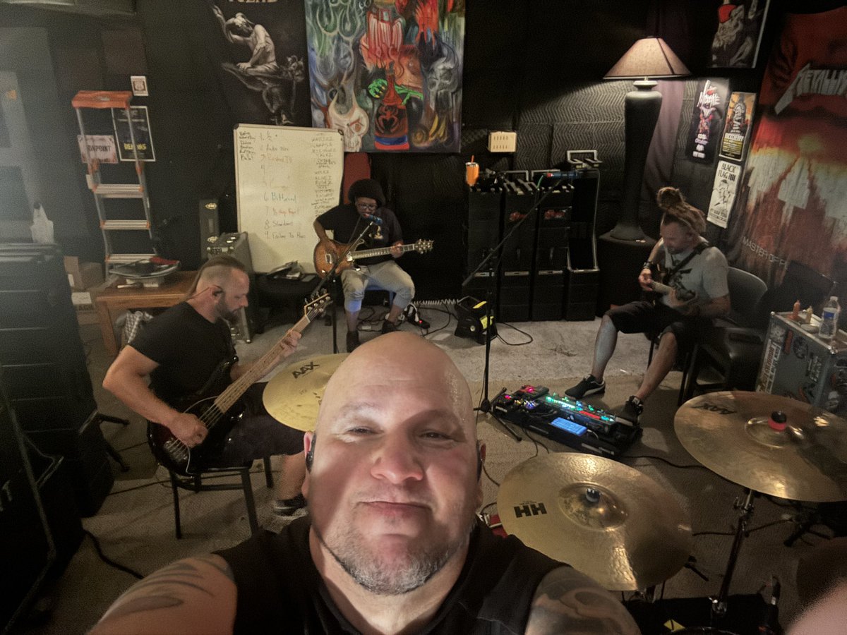 Nonpoint tweet media