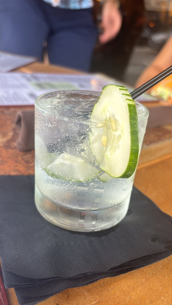 RandySandcastle's tweet image. Randy Update: Hendrix Gin &amp;amp; Tonic with cucumbers muddled is my drink of the summer.
#OfficialUpdate #RandyCocktail