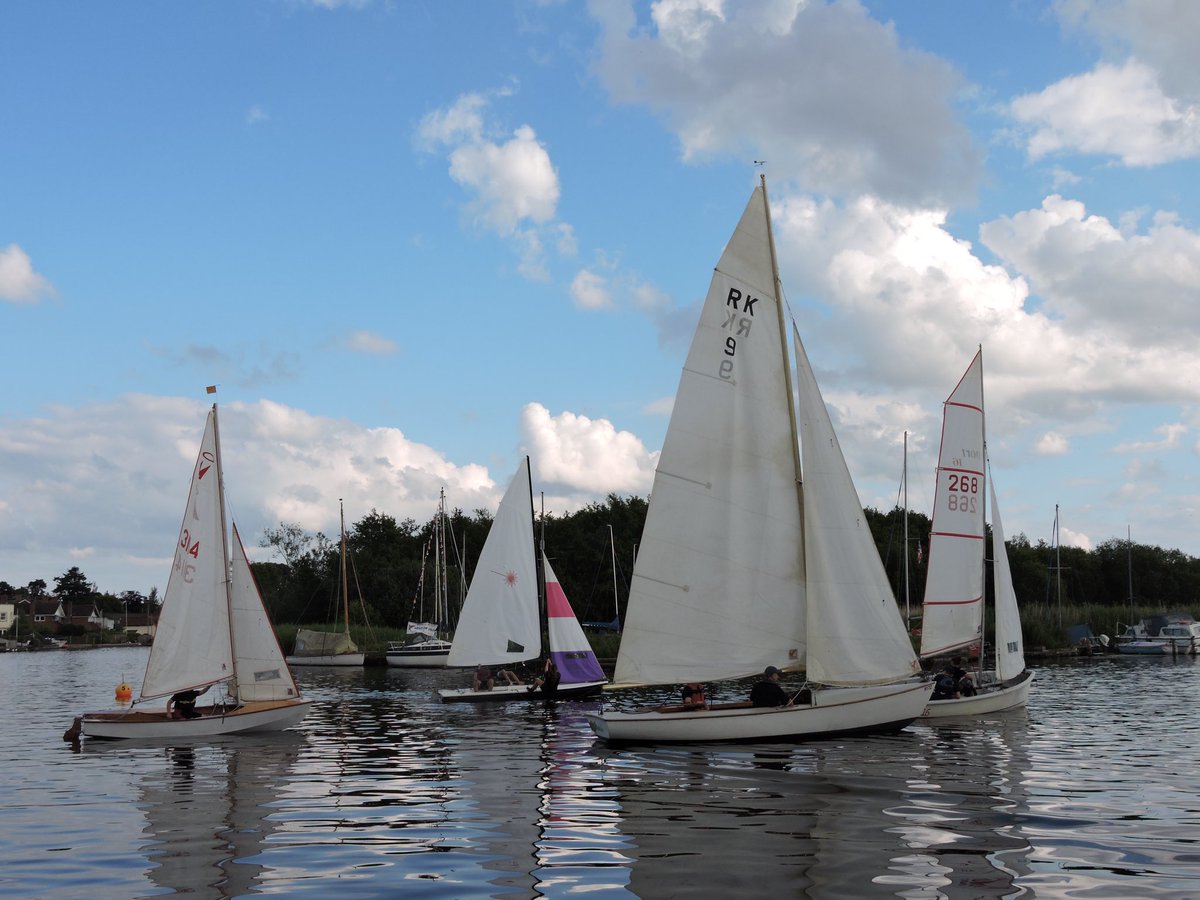 HorningSC's tweet photo. Tonight members enjoyed a very relaxed Sundown series on the river. Tomorrow sees a very exciting day -  we will be racing on the Broad in the morning, and in the afternoon the @threeriversrace will be on @BBCCountryfile (BBC One, 5.30pm) - don't miss it! https://t.co/LezGUKrZsL