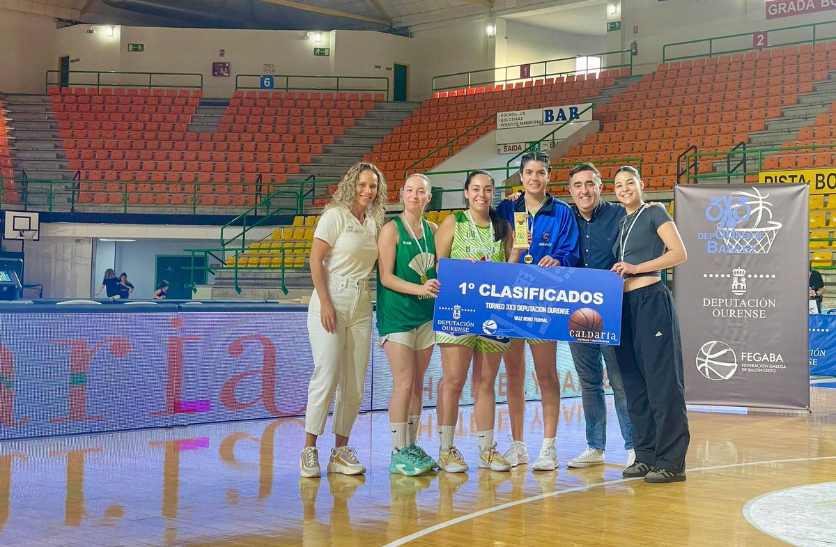 DeputacionOU's tweet image. Sensacional o 3X3 de Baloncesto organizado conxuntamente pola Deputación de Ourense e a Federación Galega de Baloncesto no Pazo dos Deportes Paco Paz. Á entrega de premios asistiu o deputado provincial @pumarjorge