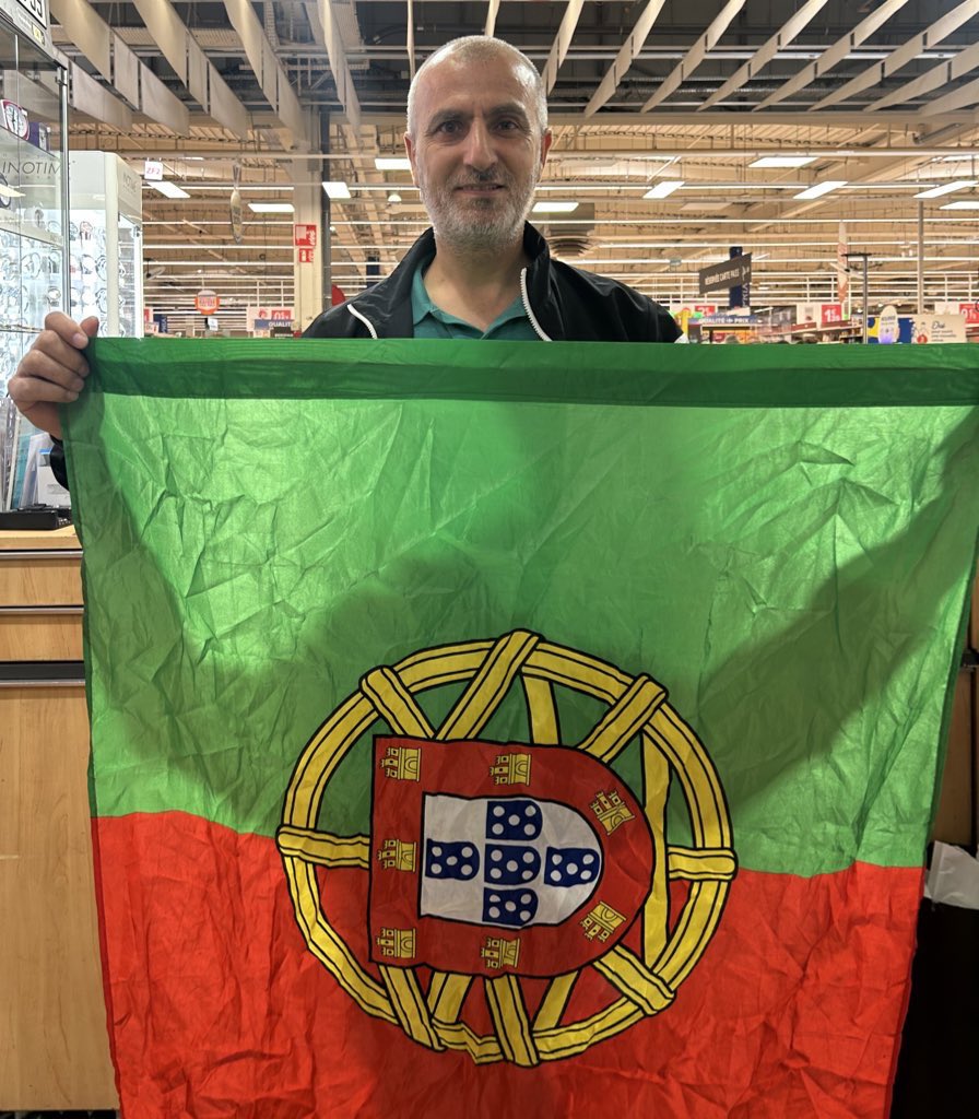 Mardin’deki yangında  yanan hayvanlara sırıtarak bugün yemekte kızartma var diyen ırkçı faşist yavşaklar,
Bugün Portekiz takımını desteklememi vatan hayını olarak yorumluyor.
Lan sen Kürdün hayvanına düşmanısın onun ölümüne seviniyorsun.
BİJİ Portekiz
#mardindeyangın