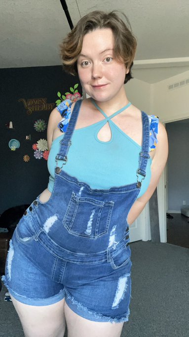 Watch Vixenshelby's leaked NSFW photo on TwXstars