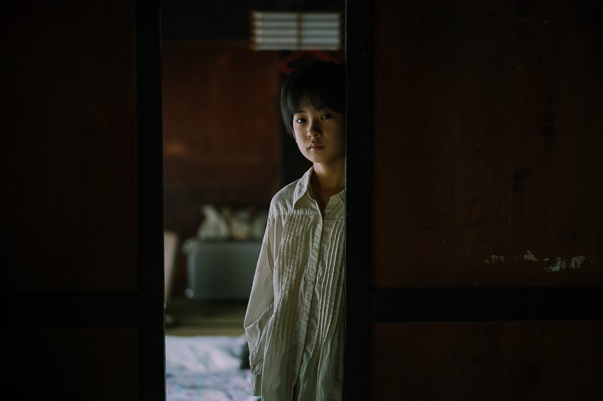 kosaisekine's tweet photo. 映画 #かくしごと の #中須翔真 くん。撮影中にこちらが透明になっていくような不思議な感覚を覚えたのは彼との関わりがあってこそ。幼年時代の輝きを持ちながら、プロフェッショナルな俳優としてカメラの奥に深く鮮烈な印象を残した、その演技と存在感に敬意と感謝を感じています。
@kakushigotofilm https://t.co/BKdQHUx6FA