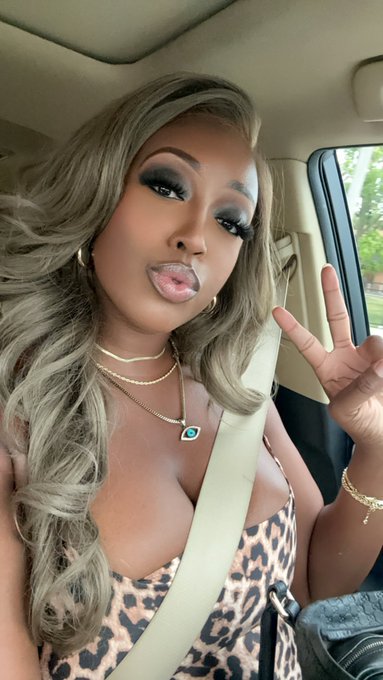 What&rsquo;s your Saturday night plans? https://t.co/WM8gvWzzti<a href="/tag/tittytuesdsy"class="tags"><span>#tittytuesdsy</span></a>