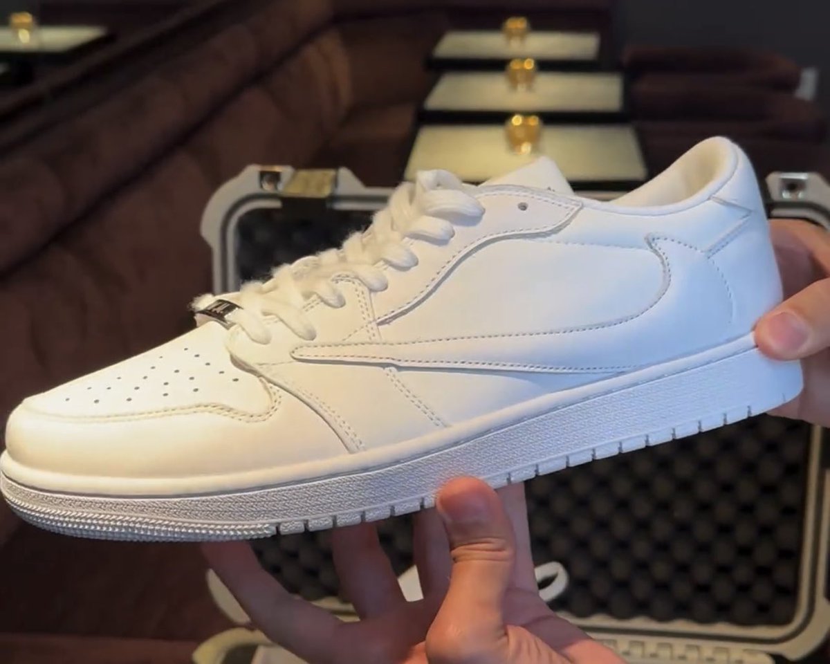 RodeoTheAlbum's tweet photo. Travis Scott x Jordan 1 Low “White Party” https://t.co/t56pAAfpk2