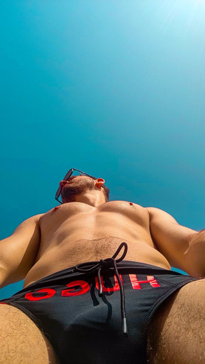 dev_armageddon's tweet image. Pic of the day! 🔥
#summer #hot #sun #sunglasses #hugo #sea