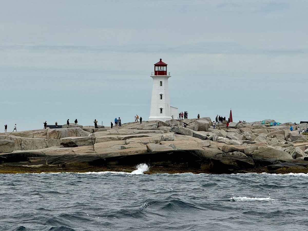 Hubble_BTerrier's tweet image. Today we went for a coastal hike, followed by a boat ride along the shore near scenic Peggy’s Cove and its iconic lighthouse. I was named honorary First Mate! 😃😝#NSTrails #PeggysCove #SaltyDog