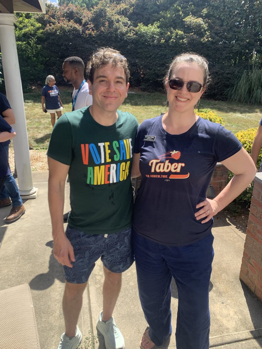 SarahTaber_bww's tweet image. Saturdays are for knocking doors! Thanks to 
@jonlovett of @VoteSaveAmerica for helping us kick off a canvass in support of Nicole Sidman and @woodsongardner! 

#ManyHandsMakeLightWork
