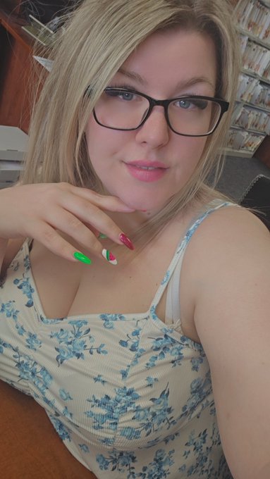 Stuck inside on a beautiful day https://t.co/y7WEmhHGQR