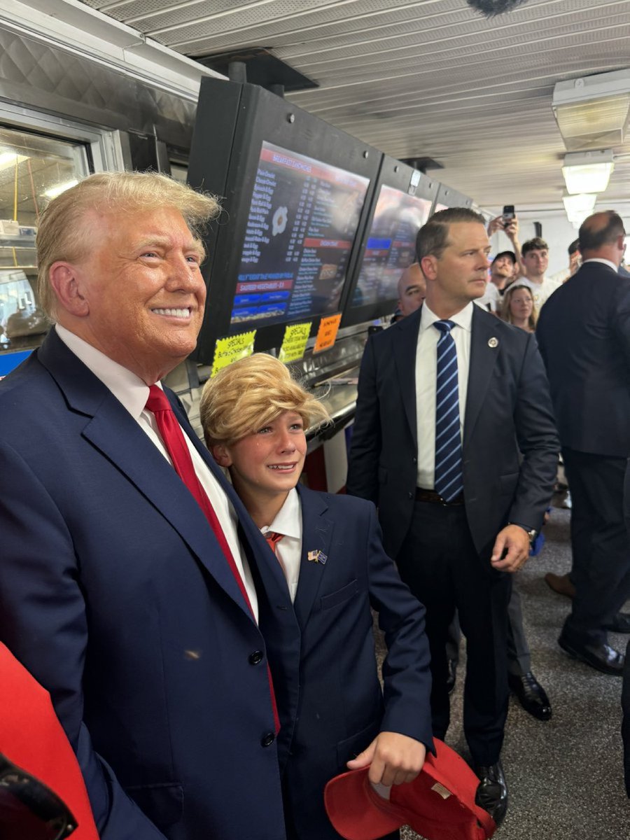GuntherEagleman's tweet photo. A real President doesn’t sniff children. https://t.co/WIvAHfv2wT