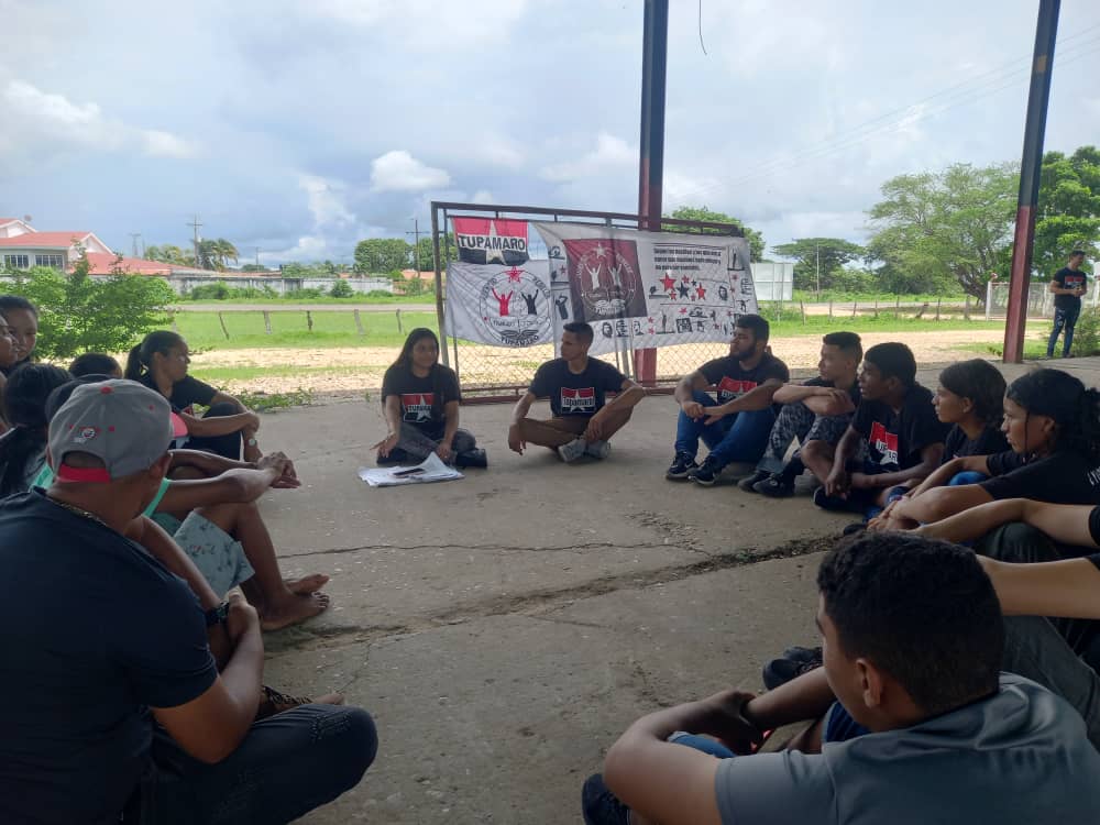 kilverAparicioB's tweet photo. En nuestro 2do encuentro de la @JuventudMRTVzla del @BloqLlanero_MRT implementamos círculos de estudios para elevar los niveles de conciencia en nuestra militancia @TupamaroMRT_ y seguir prefigurando la saciedad que estamos construyendo cargada de valores Humanos 
@NicolasMaduro https://t.co/KlC4rBUWag