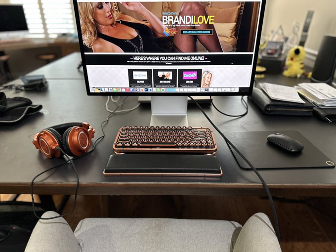 I&rsquo;m kinda obsessed with the quality of my new @AzioCorp keyboard, mouse etc! https://t.co/z8CEvvlZ97<a href="/tag/sarasota"class="tags"><span>#sarasota</span></a><a href="/tag/sunsets"class="tags"><span>#sunsets</span></a>