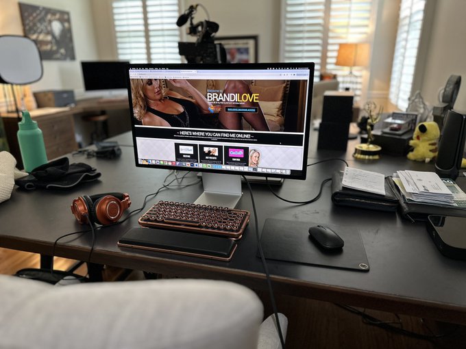 I&rsquo;m kinda obsessed with the quality of my new @AzioCorp keyboard, mouse etc! https://t.co/z8CEvvlZ97<a href="/tag/sarasota"class="tags"><span>#sarasota</span></a><a href="/tag/sunsets"class="tags"><span>#sunsets</span></a>