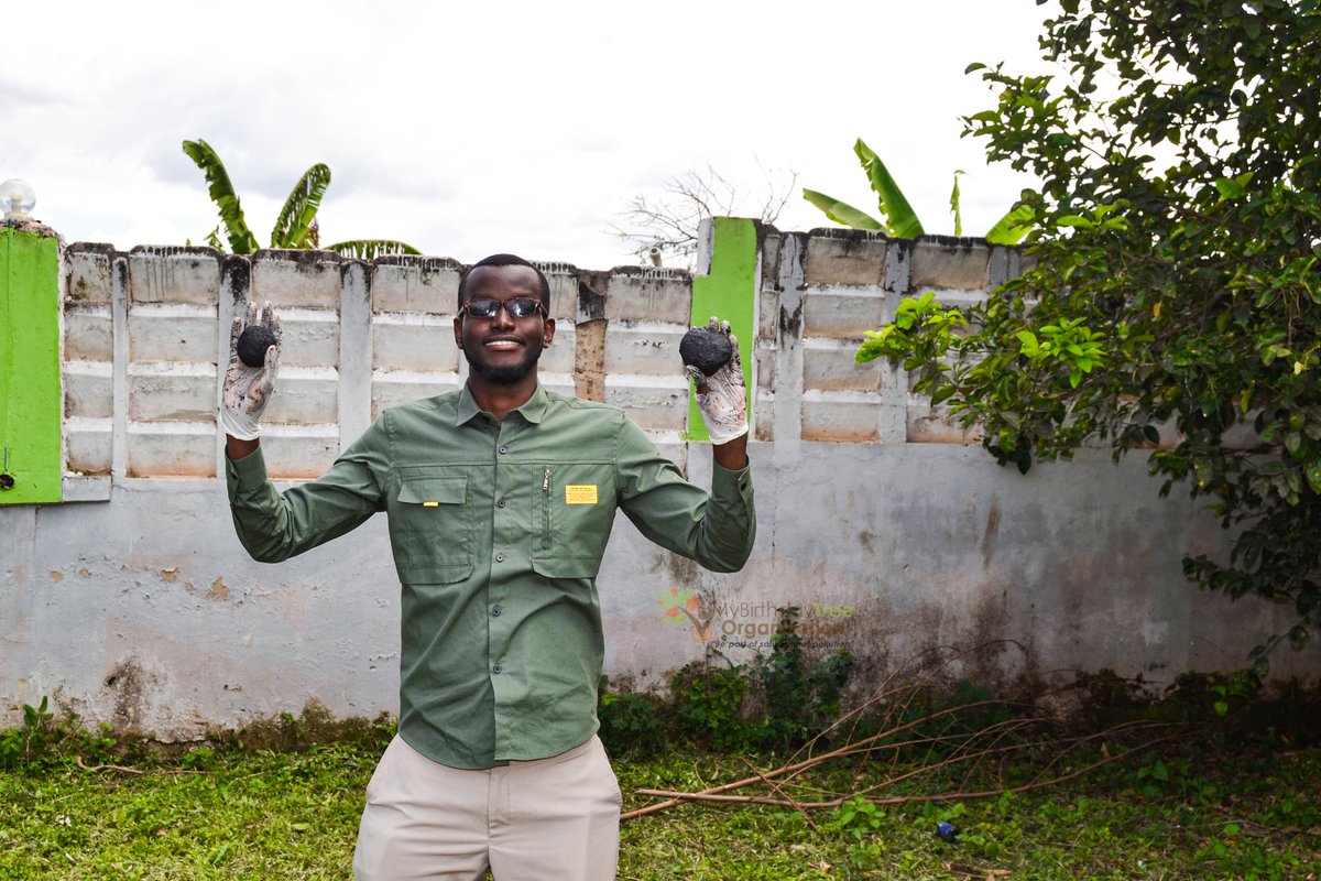 Today we had a training on making Clean charcoal to the youth here in Morogoro, Tanzania. As a mission of TENGENEZA project (" unlock opportunities pinned with environmental conversation"). trainees were  trained on using solid watses in  making clean charcoal and home ornaments.