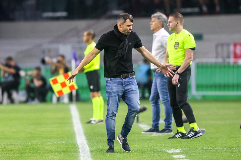 LucasCollar's tweet photo. Coudet 3x0 Renato. 

Já pode pedir música no Fantástico. https://t.co/Gh1wBBAuxa