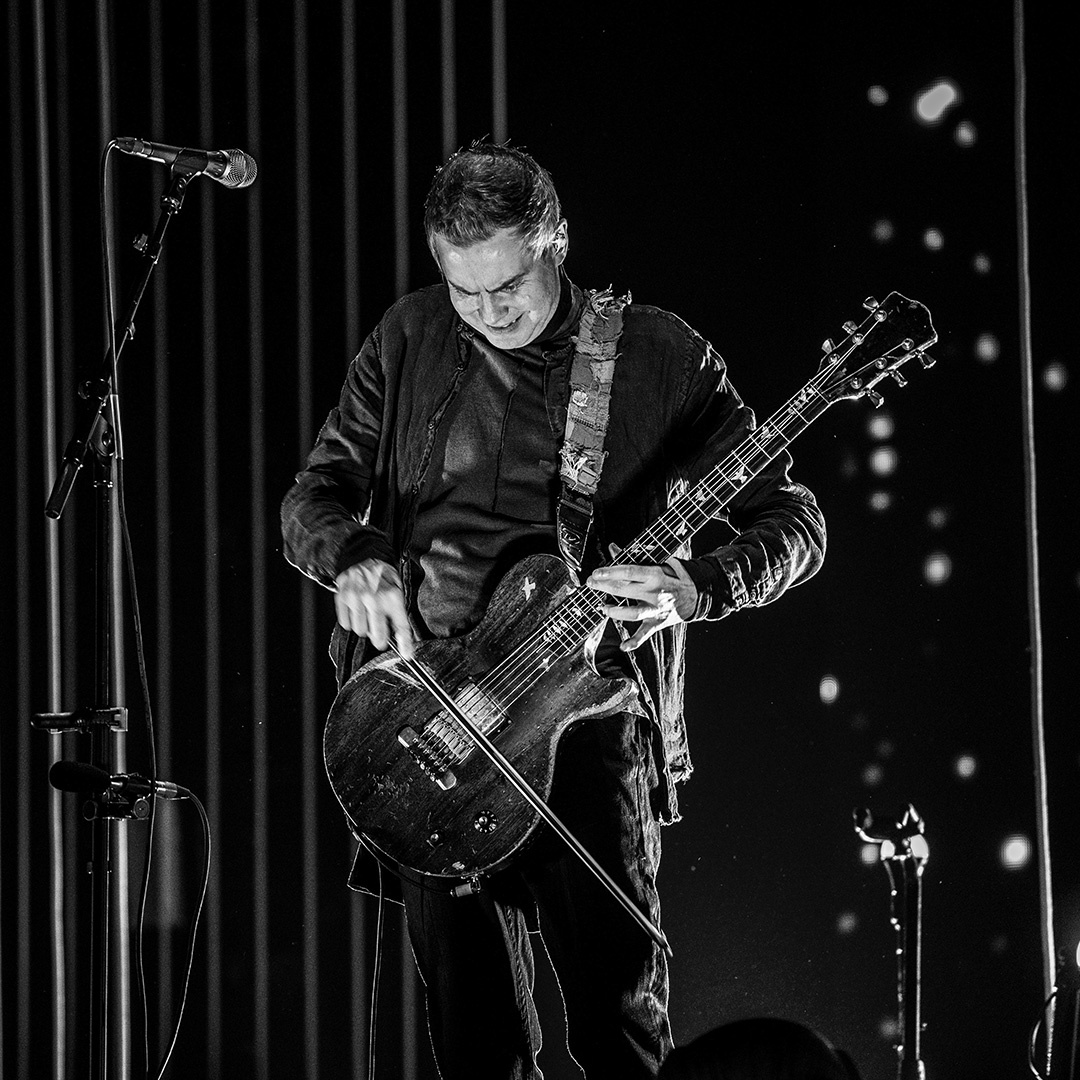 "En el escenario de la vida, la música es el idioma que todos entendemos. 🌍🎶 #Universalidad #Música #Conexión #InteligenciaArtificial"