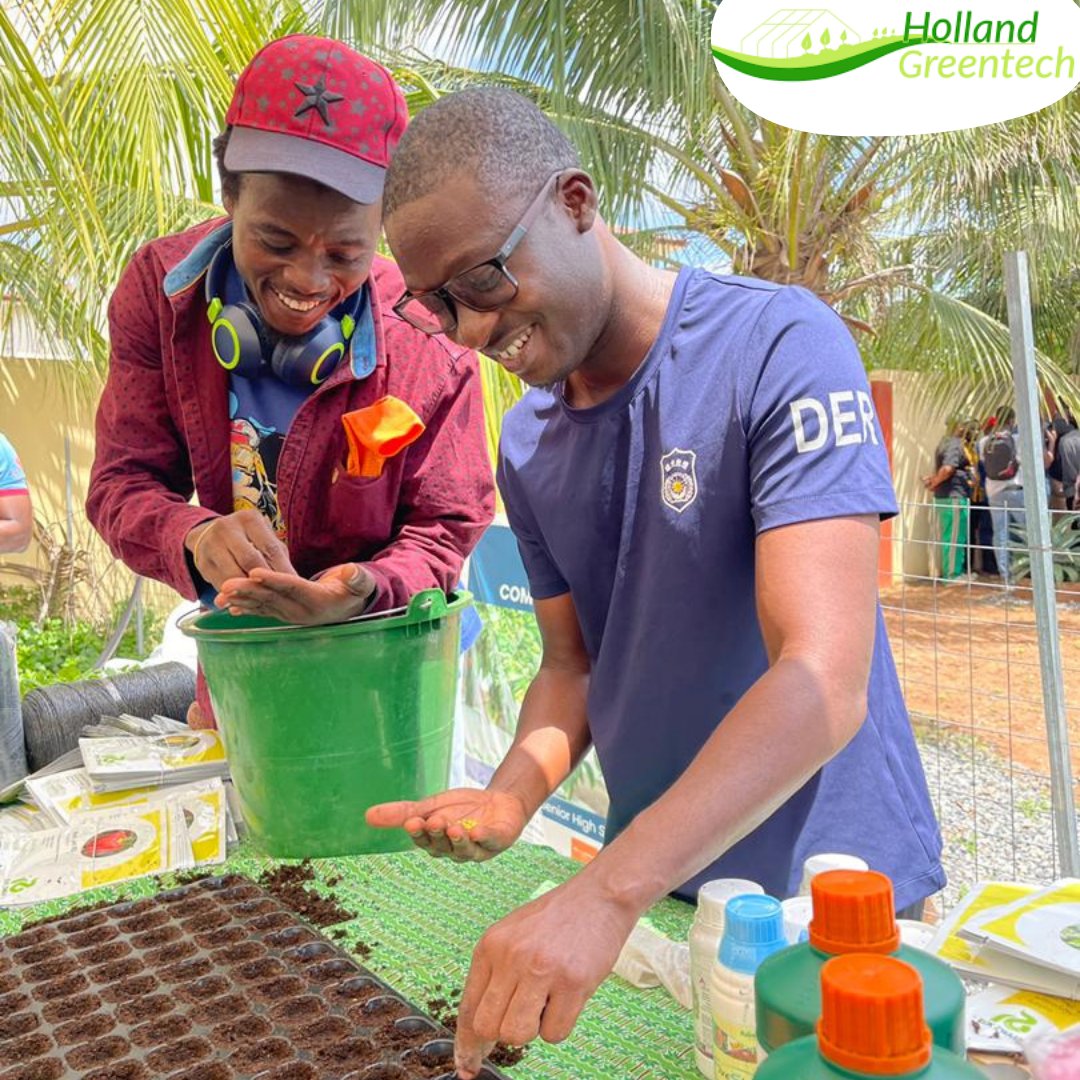 HGTGhana's tweet photo. Today, as part of the Adenta Community Garden Project, a free practical training session was organized by Holland Greentech in partnership with Defarmacist at the Fafraha Community Senior High School.
#hollandgreentechghana
#defarmacist
#NLAdentanCommunityGarden https://t.co/8vPvaSMN9X