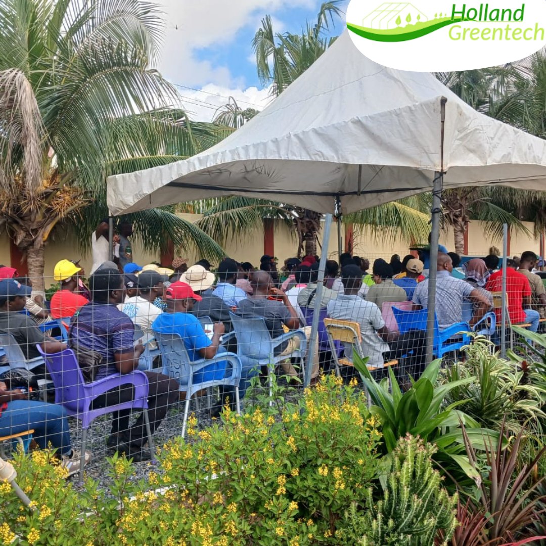 HGTGhana's tweet photo. Today, as part of the Adenta Community Garden Project, a free practical training session was organized by Holland Greentech in partnership with Defarmacist at the Fafraha Community Senior High School.
#hollandgreentechghana
#defarmacist
#NLAdentanCommunityGarden https://t.co/8vPvaSMN9X