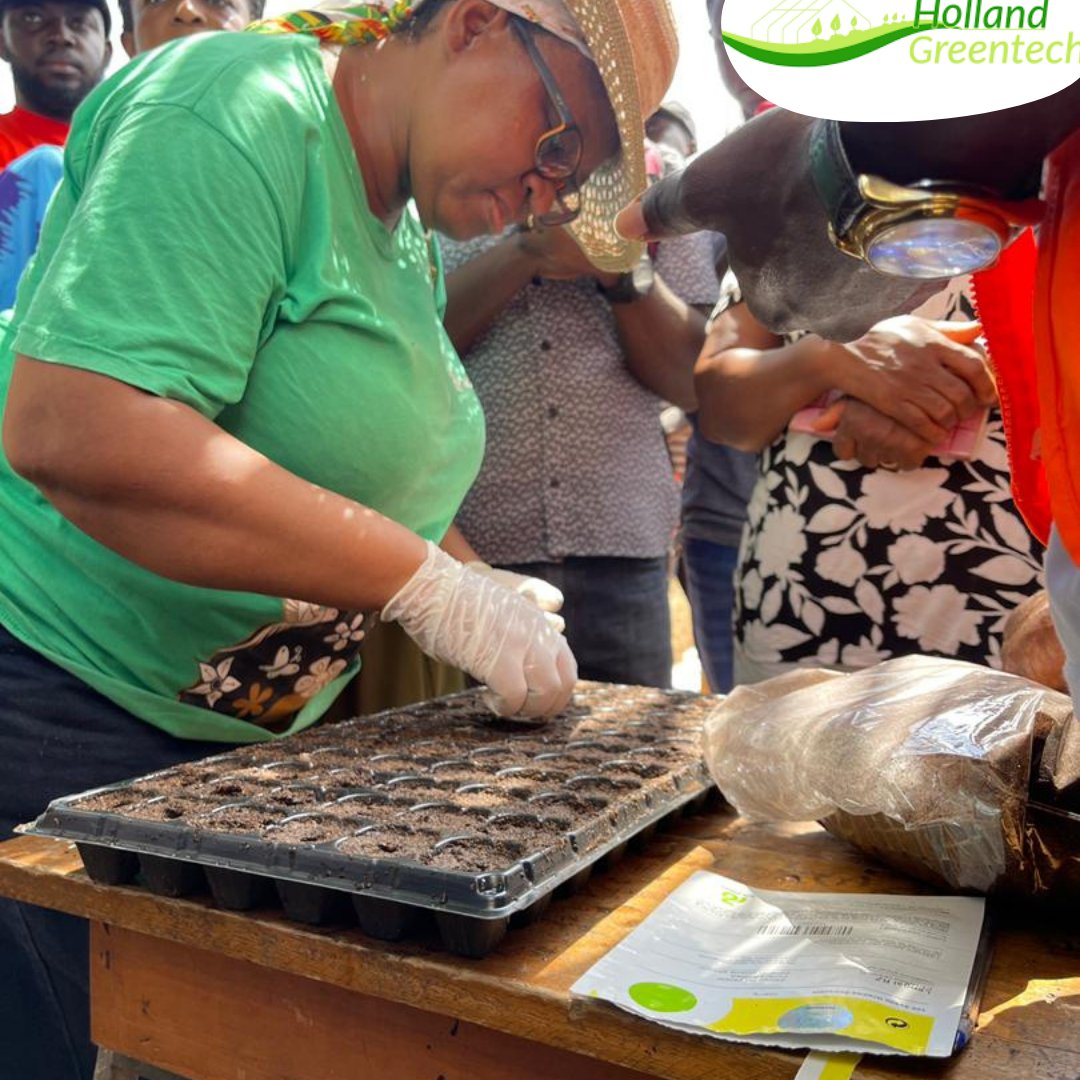 HGTGhana's tweet photo. Today, as part of the Adenta Community Garden Project, a free practical training session was organized by Holland Greentech in partnership with Defarmacist at the Fafraha Community Senior High School.
#hollandgreentechghana
#defarmacist
#NLAdentanCommunityGarden https://t.co/8vPvaSMN9X