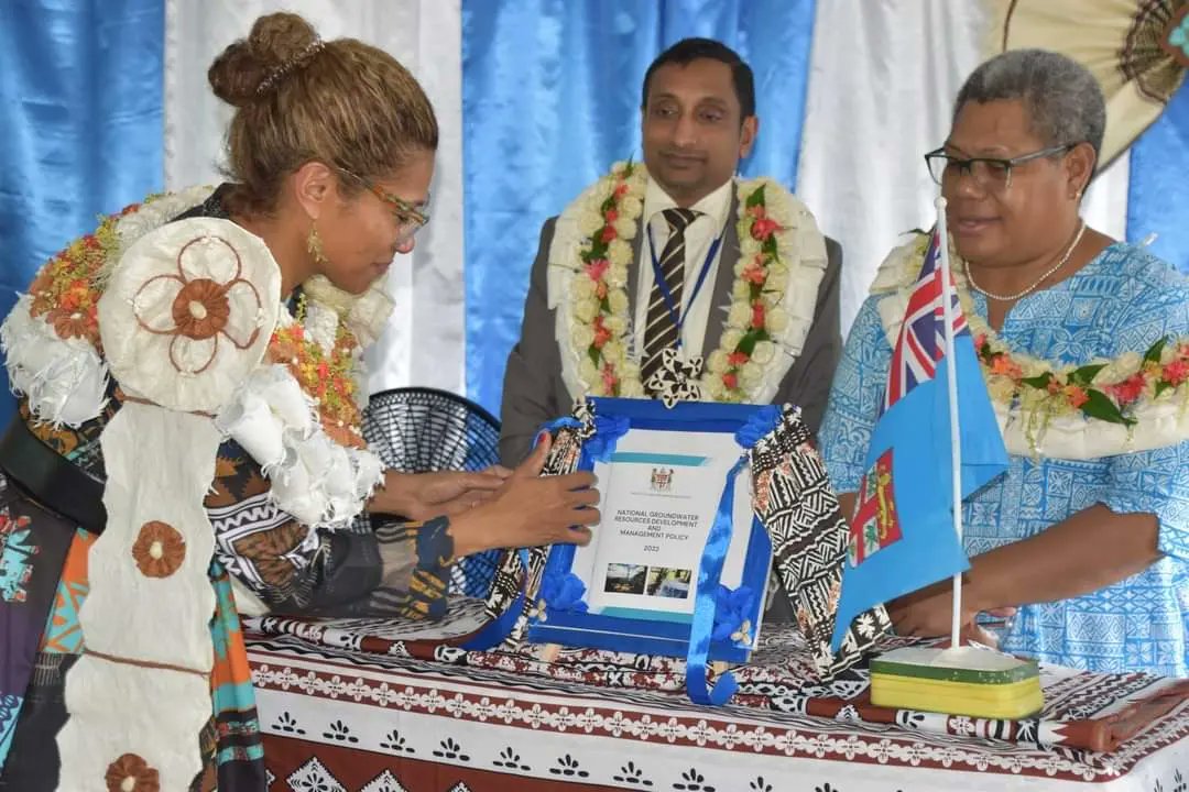 Ministry of Lands & Mineral Resources tweet media