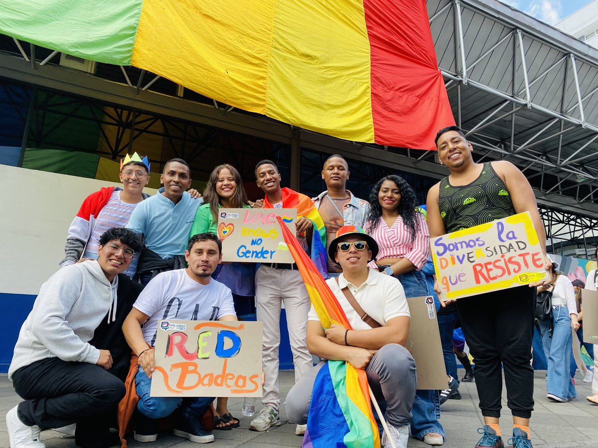 ZonalEspejo's tweet photo. 🏳️‍🌈🏳️‍⚧️ #NadaQueCurar | Hoy marchamos por los derechos y la diversidad sexogenérica. 

Una marcha histórica hacia la equidad, igualdad y respeto.

Con inclusión, #QuitoRenace https://t.co/VXPlwH8TZk
