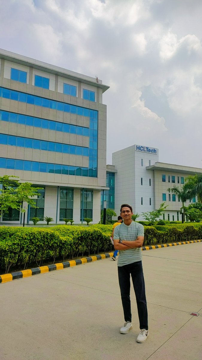 Amit_7076's tweet photo. 🚀 Had an incredible industrial visit to @hcltech Lucknow! 🌟 

Learned about cutting-edge tech like #generativeAI and #cloudcomputing.  
Thanks to HCL Expert SaurabhSingh sir &amp; Incharge @PlacementEnggLU @hpandey010 sir for the opportunity! 
 
#HCLTech #IT https://t.co/00Xtoa5K0I