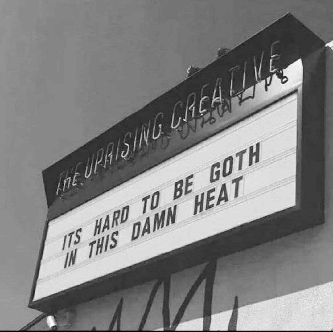 𝐭𝐡𝐞 𝐯𝐚𝐦𝐩𝐢𝐫𝐚 𝐬𝐡𝐨𝐰 🪦 (@horrorsthetics) on Twitter photo 