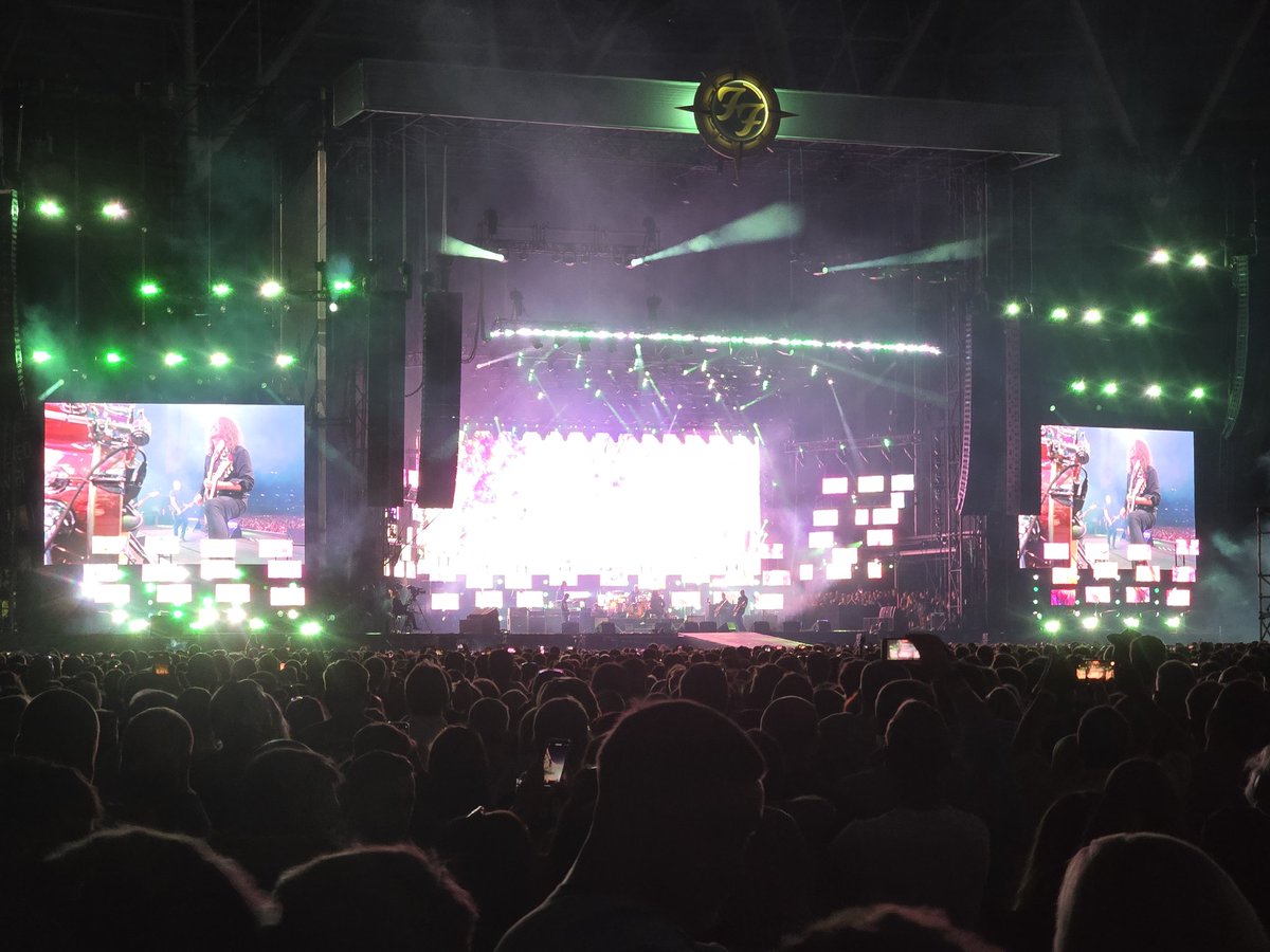 #foofighters Dave Grohl never disappoints! 3 hours of tune after tune after tune!