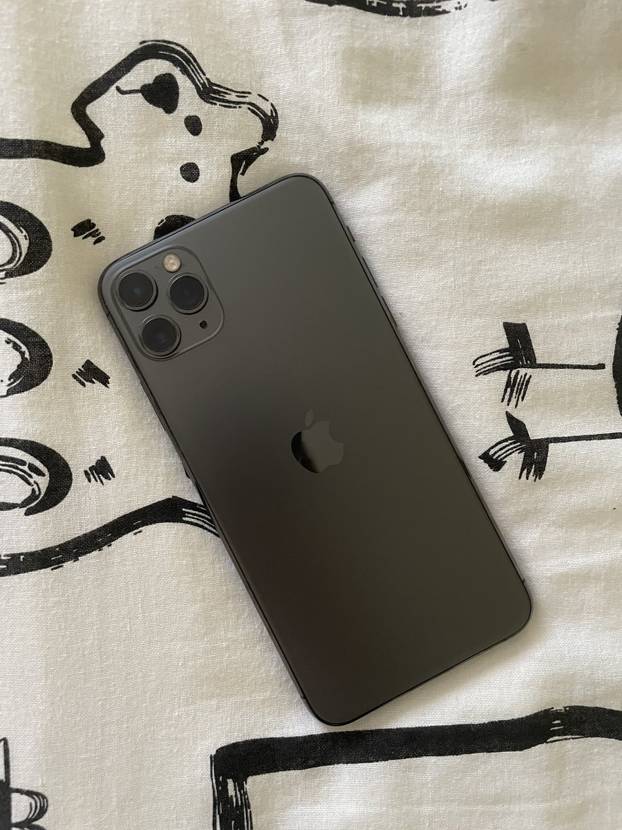 Sutuitea's tweet photo. Vendo iphone 11 pro max en perfecto estado a 300 con protector de pantalla y cover https://t.co/E0tYTO2huS