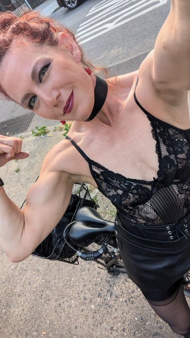 Biking domme!  I'm contributing to the Brooklyn-ness of Brooklyn tonight 😉 https://t.co/941RTtvvWq<a href="/tag/summerreigns"class="tags"><span>#summerreigns</span></a><a href="/tag/cvltvs"class="tags"><span>#cvltvs</span></a>