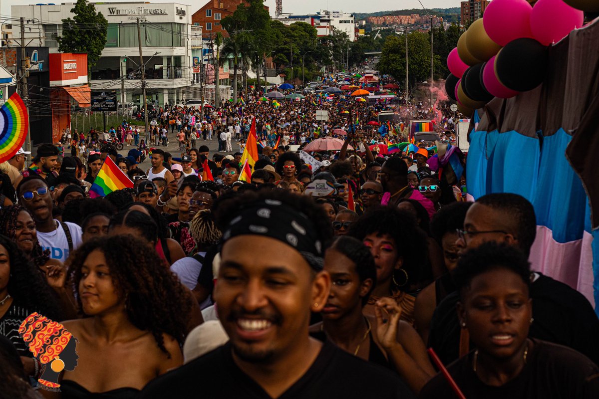 MatambaRevista's tweet photo. ¡Recordamos con mucha felicidad la marcha del Orgullo en Cali!🌈

✨ Este año es aún más especial con la presencia del primer Bloque Negro Marica, una juntanza diversa y disidente. En la lucha por la visibilidad y los derechos de la comunidad LGTBIQ+ negra🏳️‍🌈🏳️‍⚧️
#bloquenegromarica https://t.co/7k9ZVjWaSN