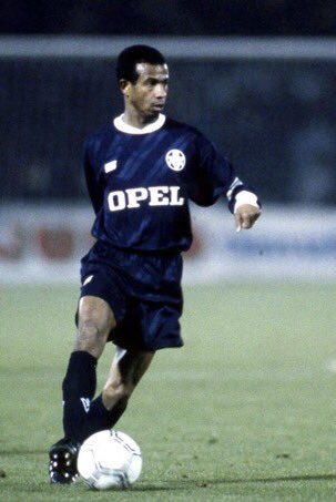 purbini's tweet photo. Comme chaque année, deux jours après l’anniversaire de Michel Platini c’est celui de Jean Tigana. Et comme chaque année, tout le monde va l’oublier. L’un des plus grands joueurs de l’histoire du foot français pourtant. 69 ans aujourd’hui @equipedefrance @girondins https://t.co/TxHmZVryP3