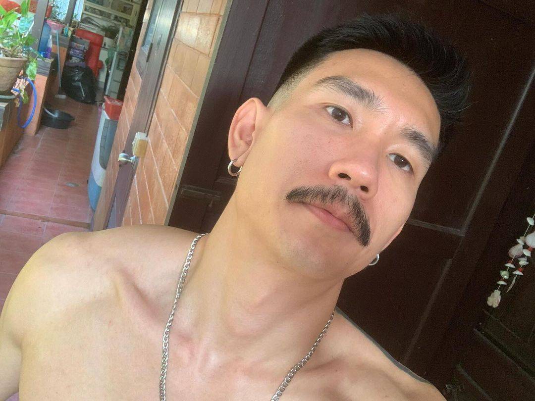 sanny888999's tweet photo. หนวดเอยดั้งเอย ทรงเสว https://t.co/Y0qHIT4MpV