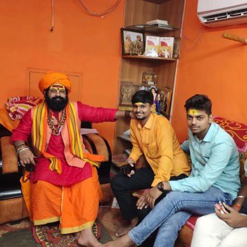 AlokDaddu's tweet photo. कट्टर हिंदुत्ववादी,प्रखर वक्ता,सनातन के प्रमुख आकर्षणों में से एक,तेजस्वी,ओजस्वी महंत राजूदास जी(अयोध्या हनुमानगढ़ी) की सुरक्षा को हटाना दुर्भाग्यपूर्ण है।मैं अपनी सरकार से निवेदन करना चाहूंगा तत्काल प्रभाव से महाराज श्री की सुरक्षा सुनिश्चित की जाय। महराज जी हम सब आपके साथ है🚩 https://t.co/LqM92W0lfZ