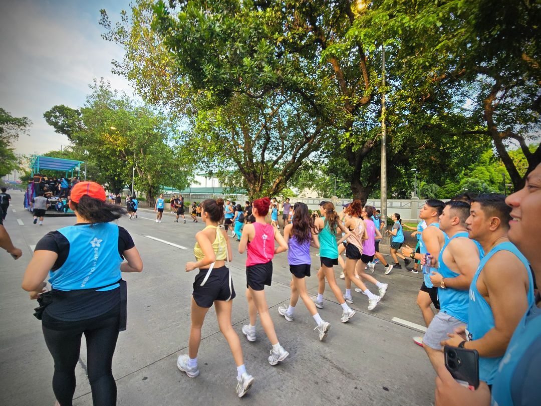 PhilstarNews's tweet photo. KARERUN NG BINI 🏃‍♀️🌸

P-pop group @BINI_ph hosted a fun run event with Blooms in Manila on Sunday morning.

"Salamat sa pagtakbo with us! Mabagal man o mabilis, basta kasama kayo sa karera! Ingat kayo pauwi mga bes!" the group wrote on Instagram.

📸: BINI via Instagram https://t.co/fpD62XyuQf