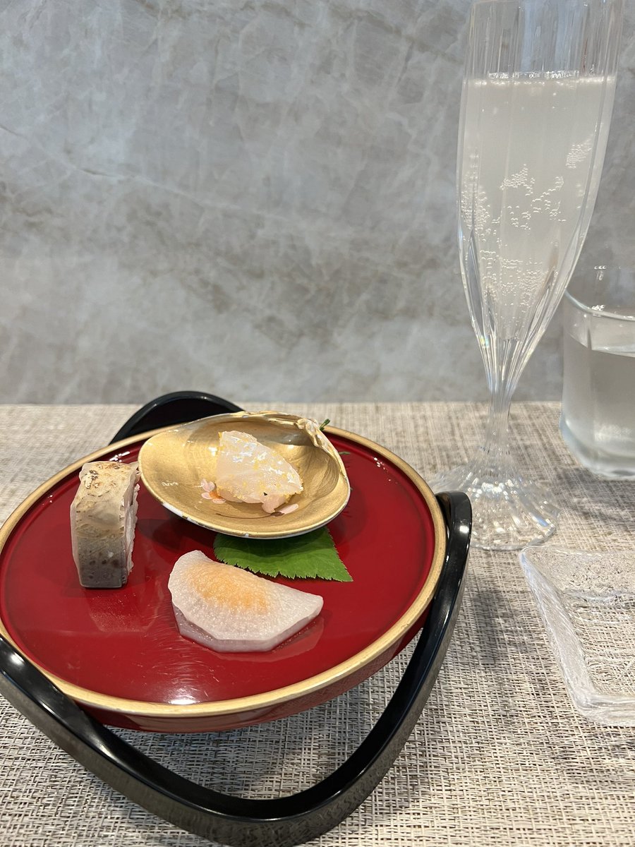 ToniZagent's tweet photo. Seldom, is this foodie's mind blown, but tonight's once-in-a-lifetime meal was an unforgettable 6-course omakase sushi dinner prepared by Chef Nobu himself. It was a simply a celebration of his culture and of all things STL. ￼Kanpai! #allthestlthings #tonizagent https://t.co/ZPyiqWdBGm