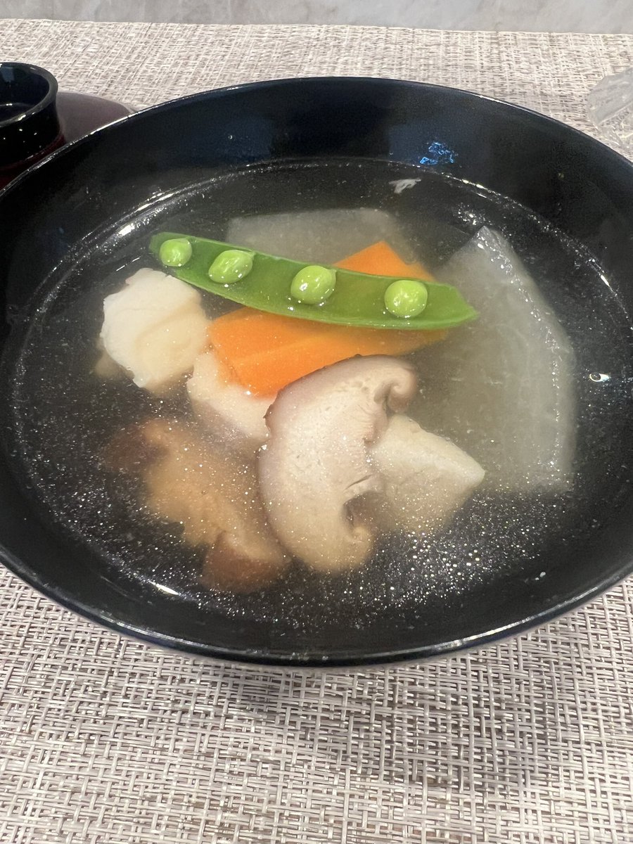 ToniZagent's tweet photo. Seldom, is this foodie's mind blown, but tonight's once-in-a-lifetime meal was an unforgettable 6-course omakase sushi dinner prepared by Chef Nobu himself. It was a simply a celebration of his culture and of all things STL. ￼Kanpai! #allthestlthings #tonizagent https://t.co/ZPyiqWdBGm