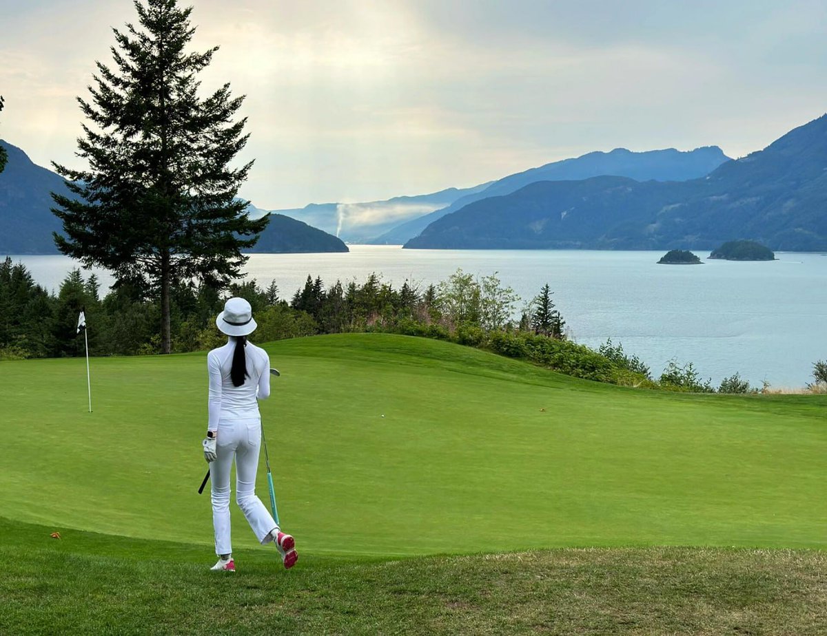 🇨🇦Vancouver ☀️
Furry Creek golf club 
Vancouver Life🏌️‍♀️⛳️